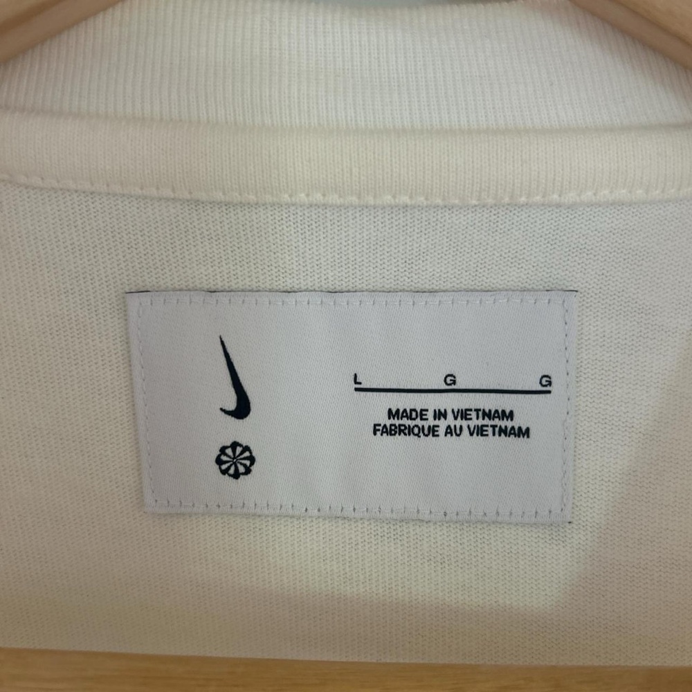 Nike Men's White T-Shirt - Picture 3 of 5